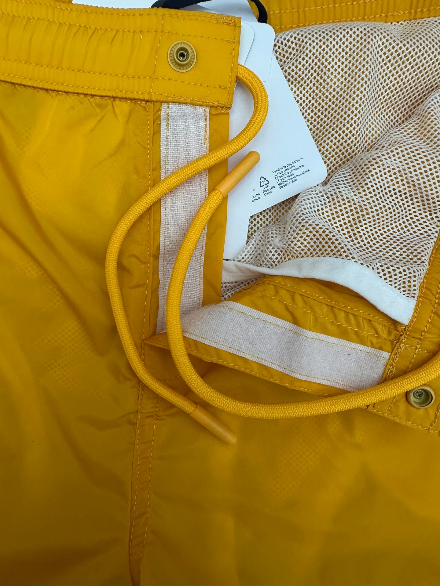 P163💰Moncler Yellow 2026ss 、 ， Yellow ， ， Classic Moncler ， + ， 、 ， + 。 ： ， ， ：100% ， 、 Breathable， ：100% ， ， ， Moncler 。（ 1.78/140 M ） Sizes：S、M、L、XL、